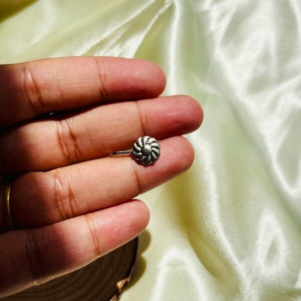 Stylish Oxidized Nose Pin - Image 2