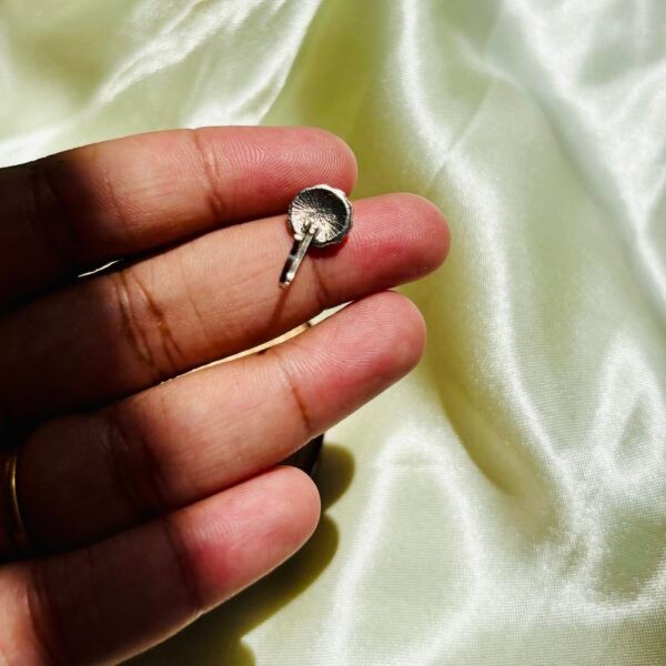 Stylish Oxidized Nose Pin - Image 3