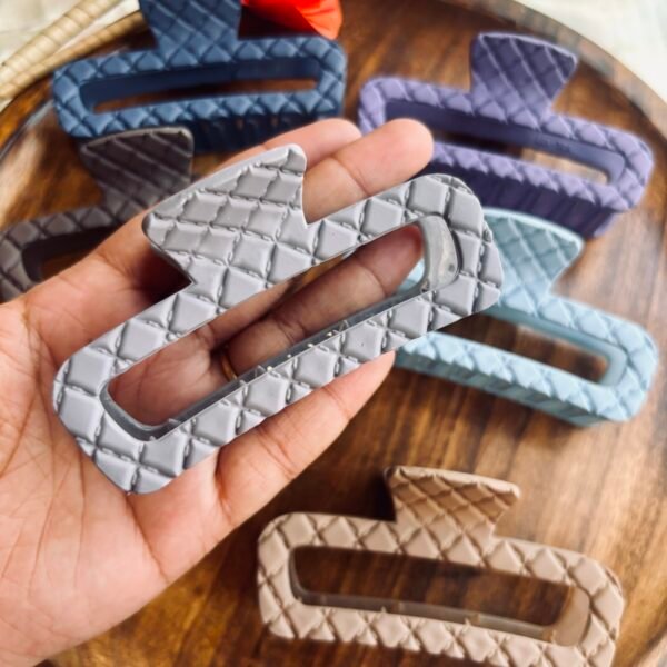Pretty Perfect Claw - Image 3