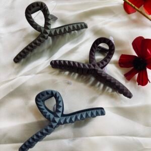 Knotted Matte Claw