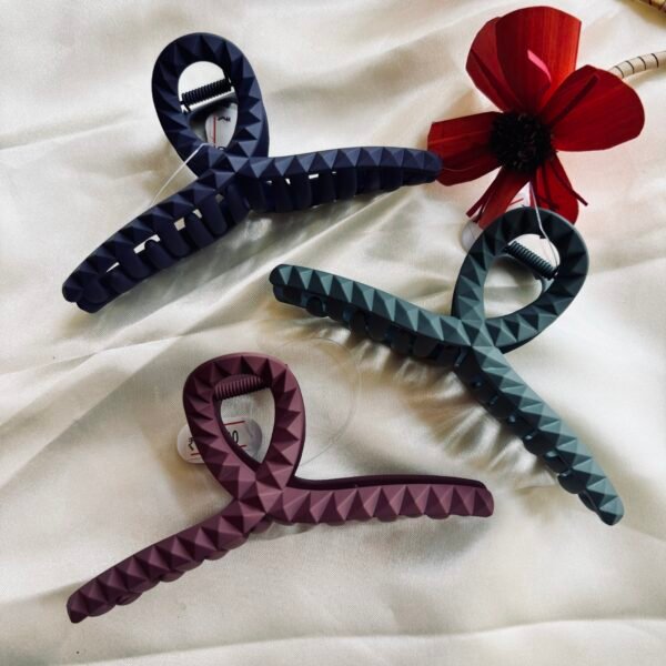 Knotted Matte Claw - Image 2